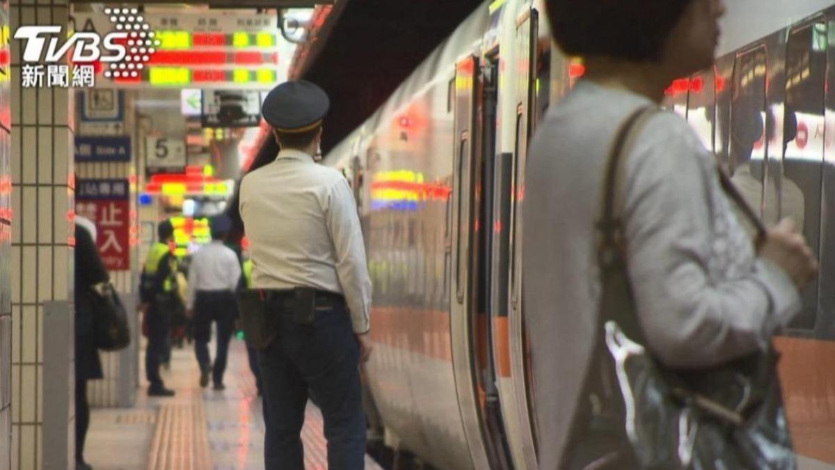 示意圖/台鐵今(9日)一列車行駛於樹林=板橋間突然失去動力,卡在途中。(TVBS 提供)