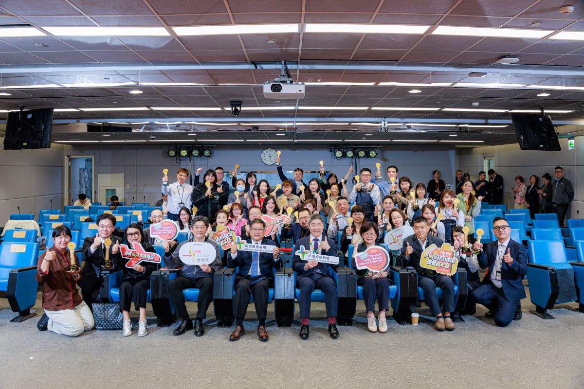 圖/「2025桃園國際機場美食嘉年華」共計84家餐廳及伴手禮品牌參與,透過Google Maps的評價機制,活動期間累積旅客評論數突破2萬則。(桃機提供)