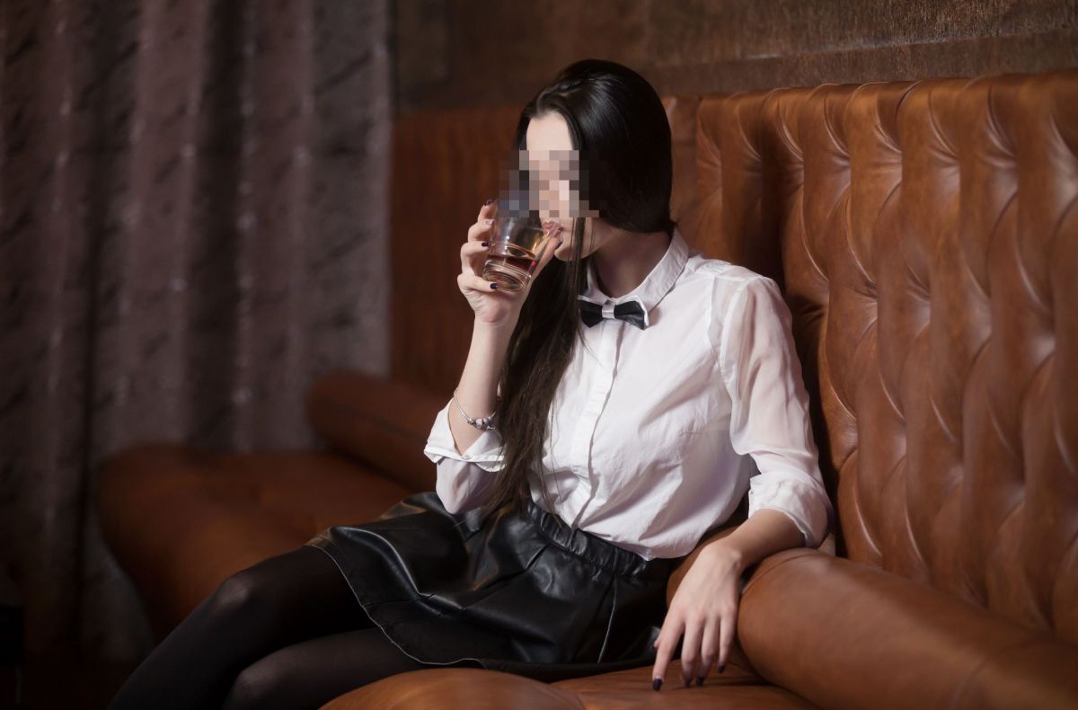 示意圖／過去曾「紅極一時」的女星，外型亮麗、早年在八大行業工作，後因機緣踏入演藝圈，但好景不常。（擷取自 免費圖庫freepik）