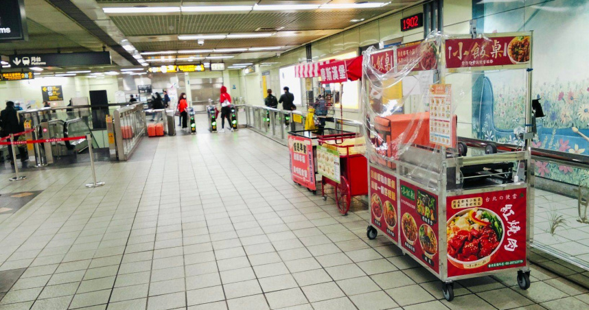 圖/有網友對於捷運站內有小吃攤感到疑惑。(CTWANT 提供)