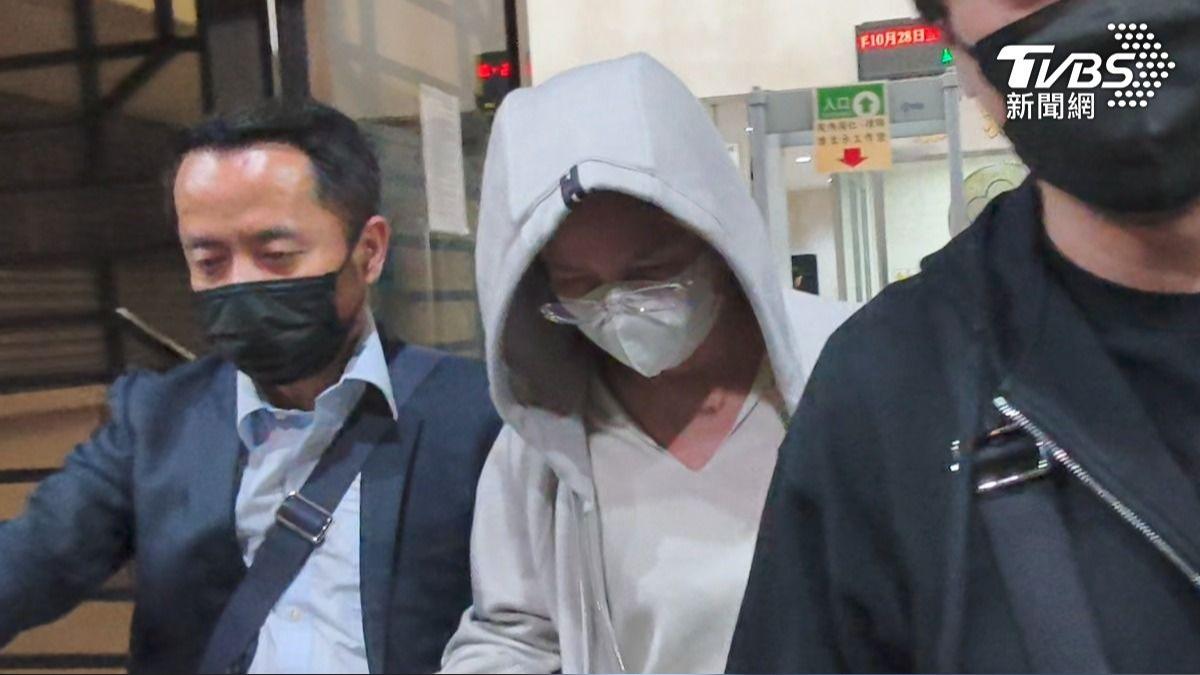 資料圖／聖石金業董事長邱嬿妤（中）、聖石陳姓公關長（左）。（TVBS 提供）