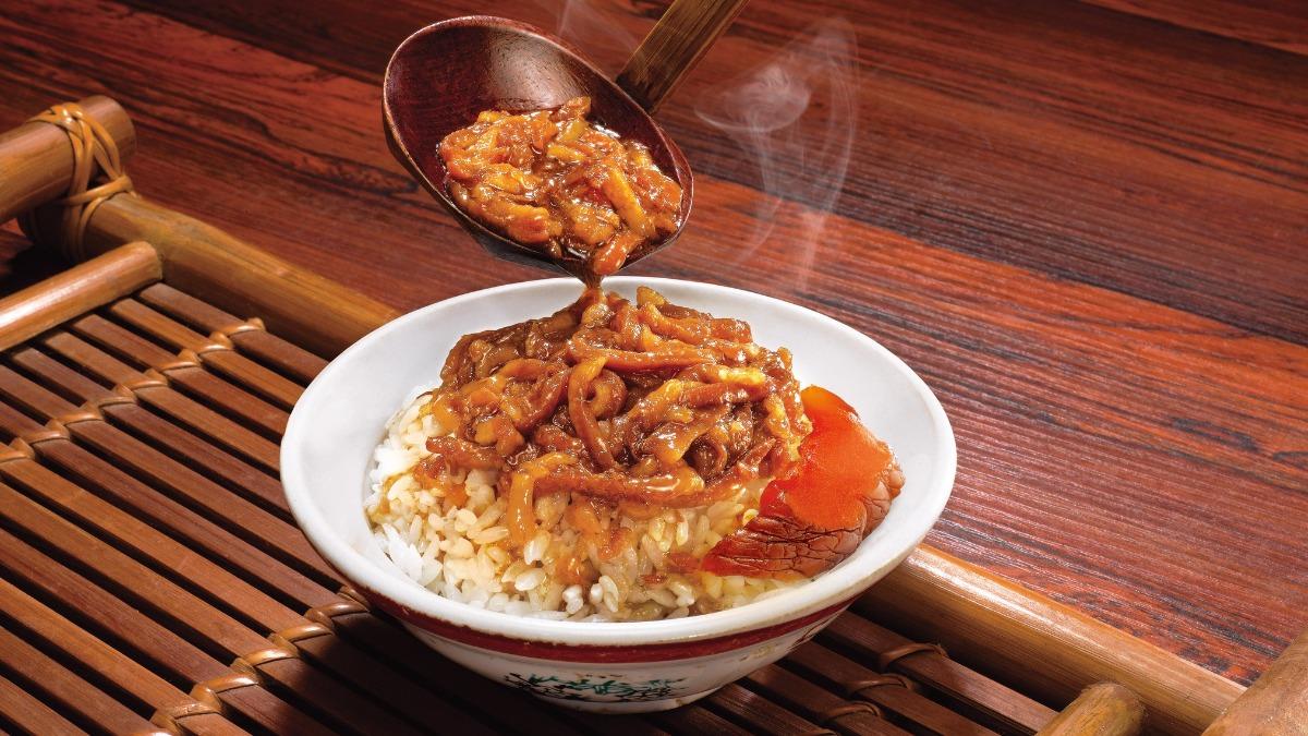 圖/鬍鬚張強調,39元小碗魯肉飯已連8年凍漲。(TVBS 提供)