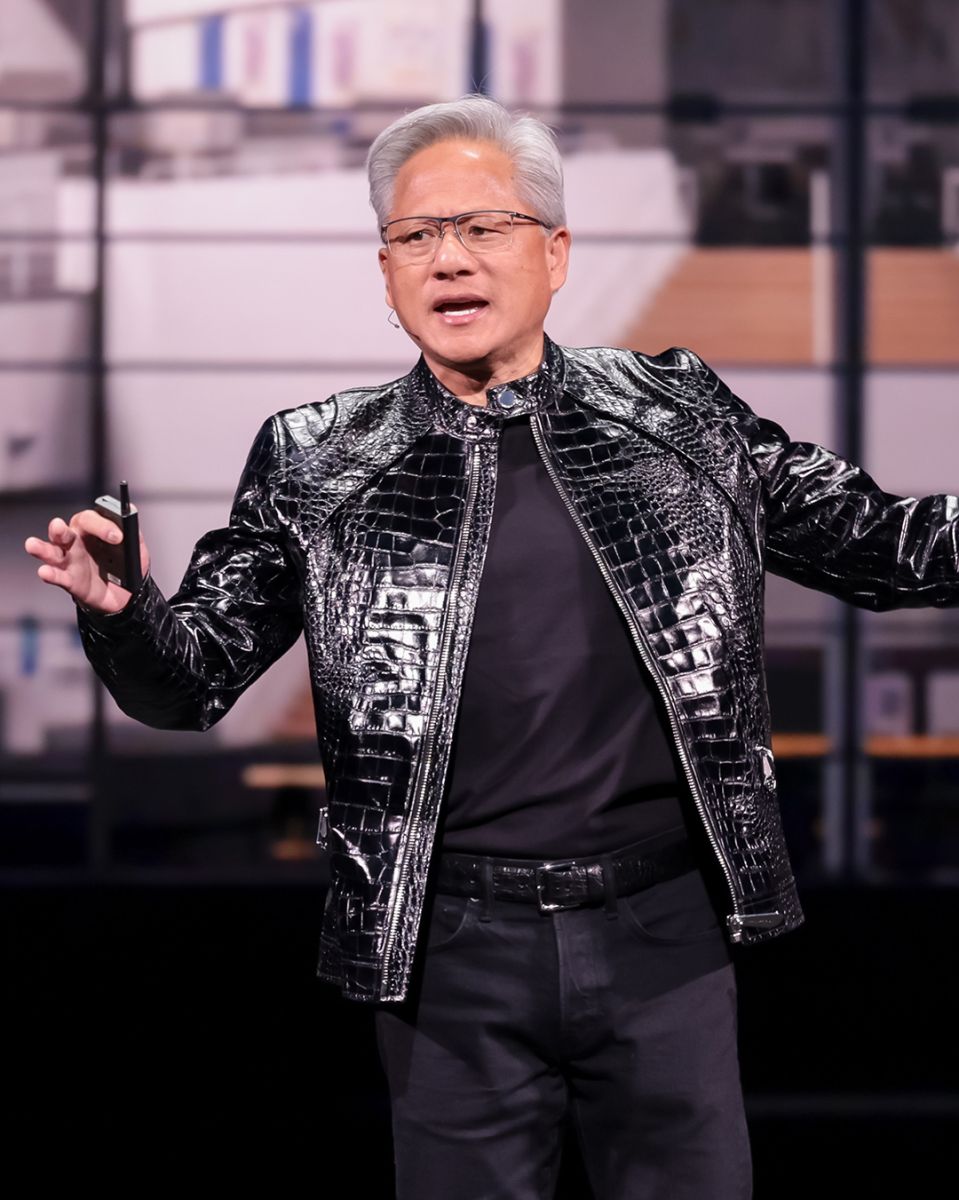 圖/輝達執行長黃仁勳指出,AI時代最重要的核心競爭力是提出好問題。(翻攝臉書)