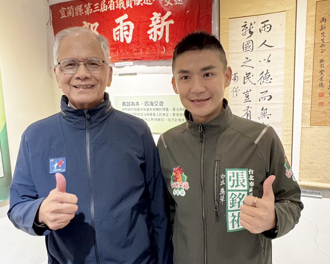 圖／「台派戰鬥雞」張銘祐強調，這場新春揮毫不只是迎接新年，更象徵民主價值的延續游錫堃一路走來所展現的「水牛精神」。（張銘祐提供）