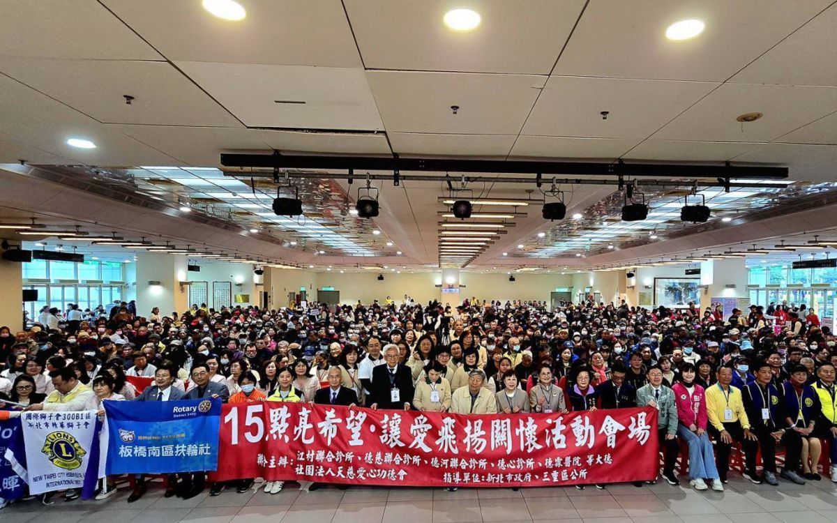 圖／天慈愛心功德會、靈鷲山護法會新北市A區多個慈善服務單位，溫馨發放千戶關懷金。（天慈愛心功德會提供）