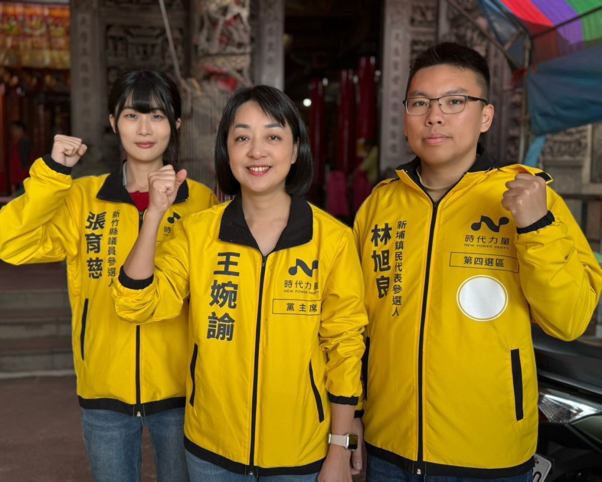 圖/時代力量黨主席王婉諭今(14)日陪同黨內新竹縣第二選區竹北東區縣議員擬參選人張育慈,及新埔鎮鎮民代表擬參選人林旭良向鄉親拜年。(時代力量提供)