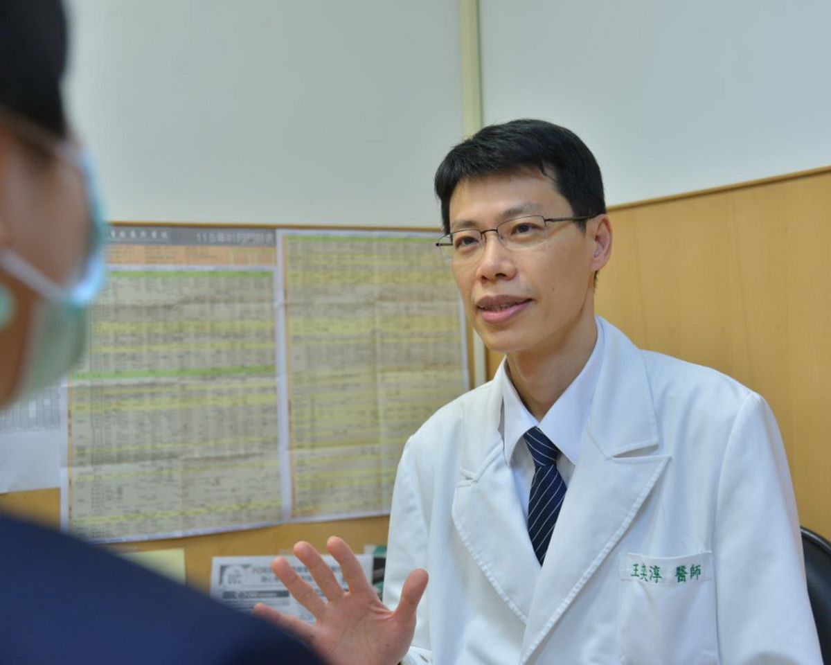 圖/台北慈濟醫院腎臟內科醫師王奕淳表示,烹調把握「少糖、少鹽、食材先燙、不喝湯」的原則,就能打造護腎年夜飯。(台北慈濟醫院提供)