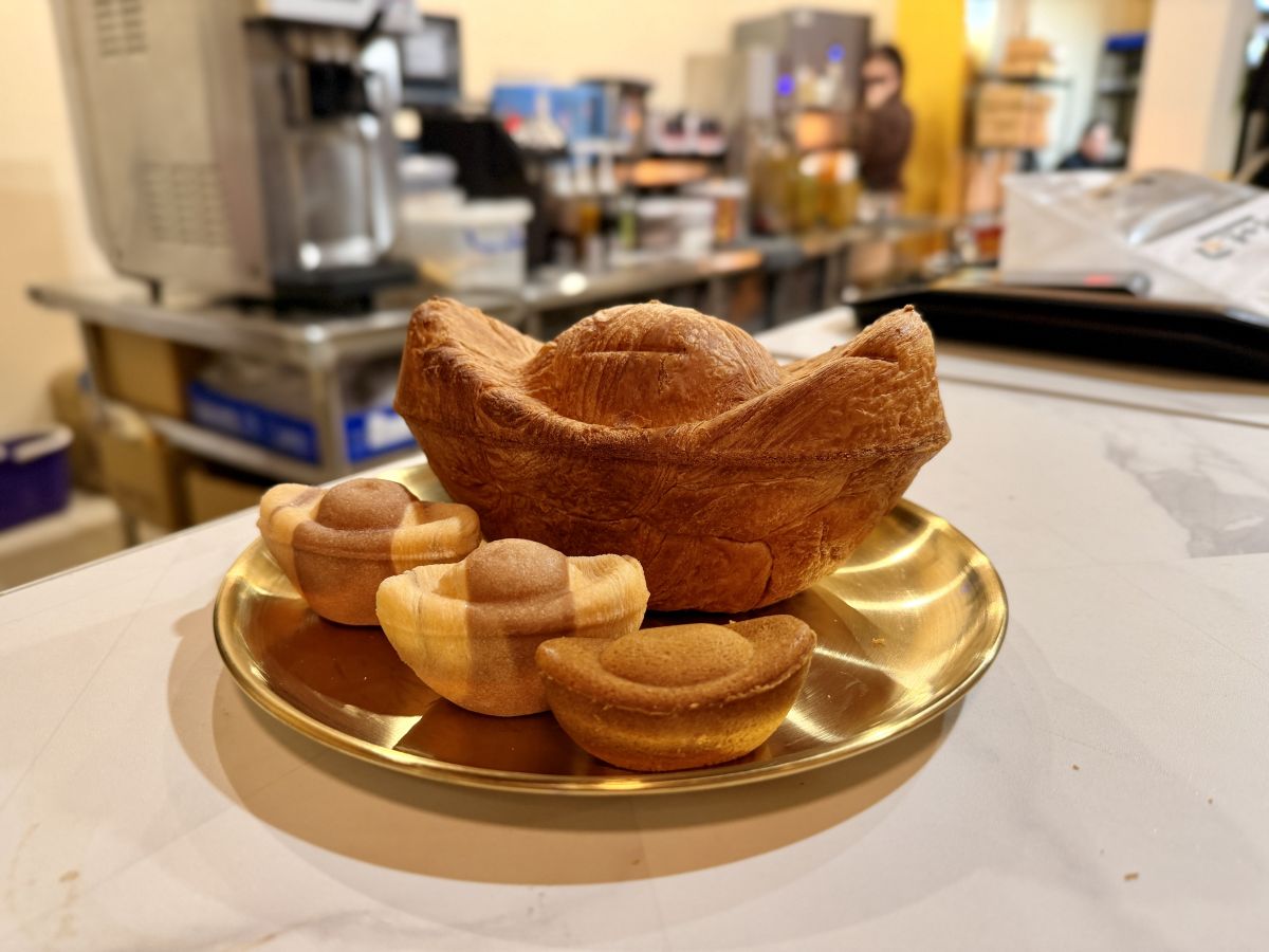 圖/元寶咖啡廳也推出了各式元寶造型餐點。(郭亘芸 攝)