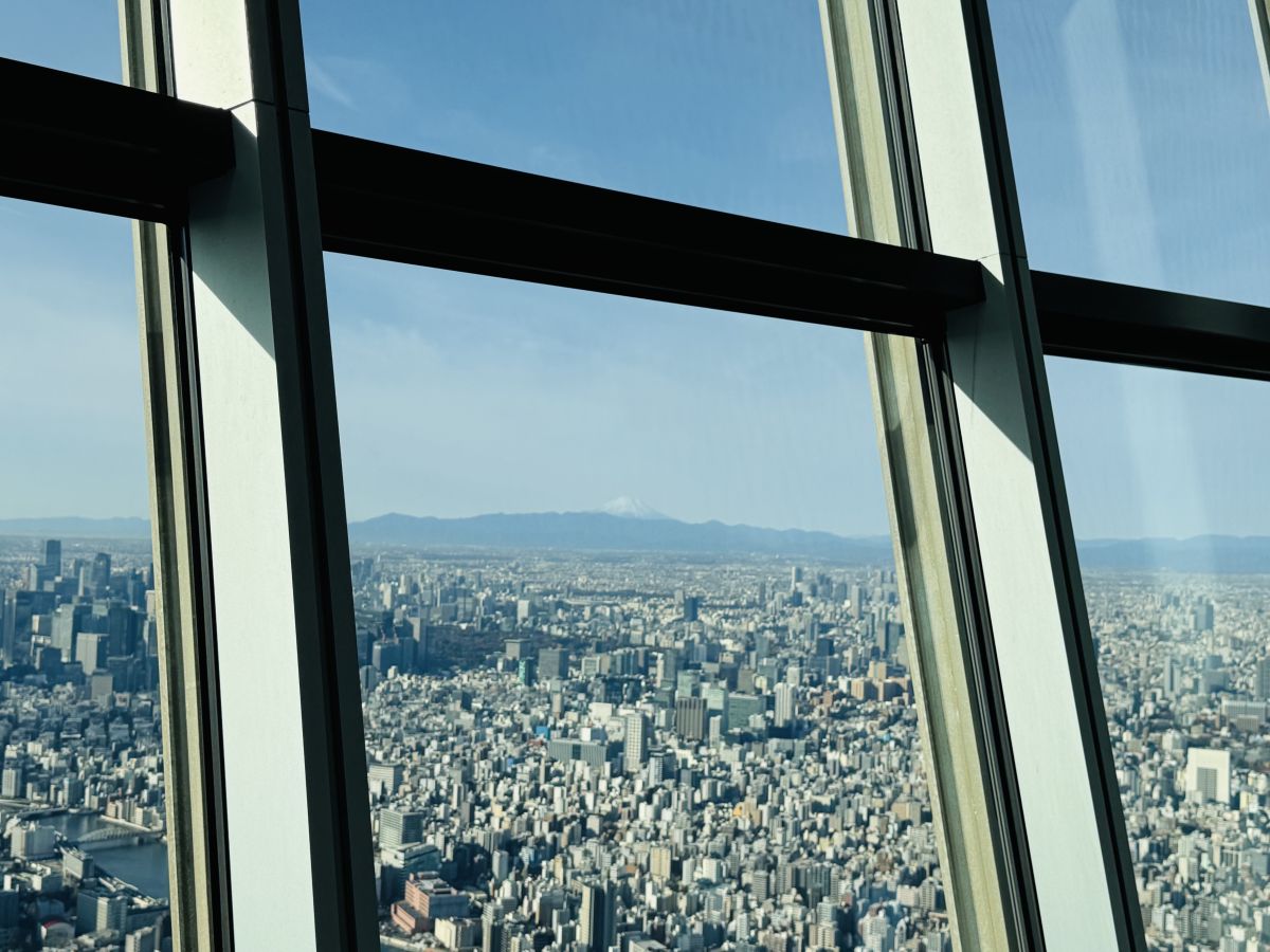 圖/天晴時從晴空塔內可以遠眺富士山和東京大樓群。(吉利魚多媒體提供)
