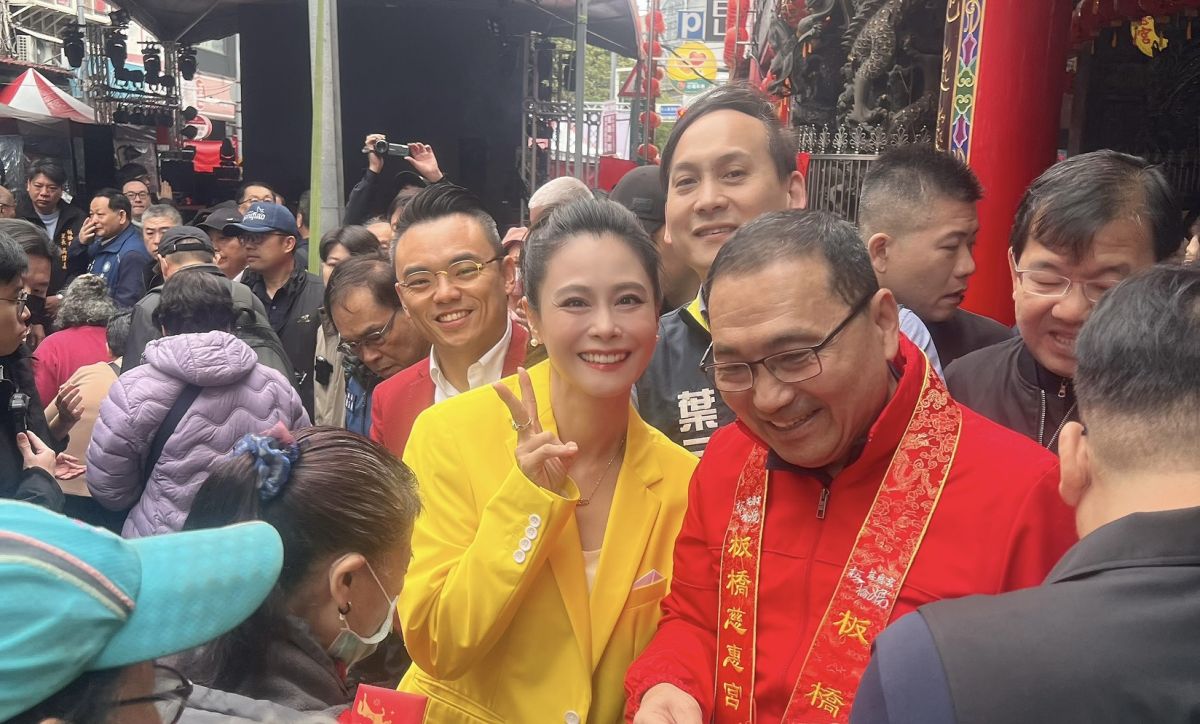 圖／辛甘也領到新北市長侯友宜的紅包。（主辦單位提供）