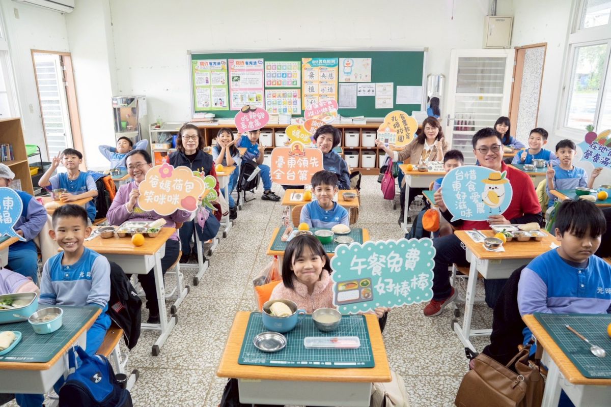 圖/師生與家長的共同喜悅。(臺東縣政府提供)
