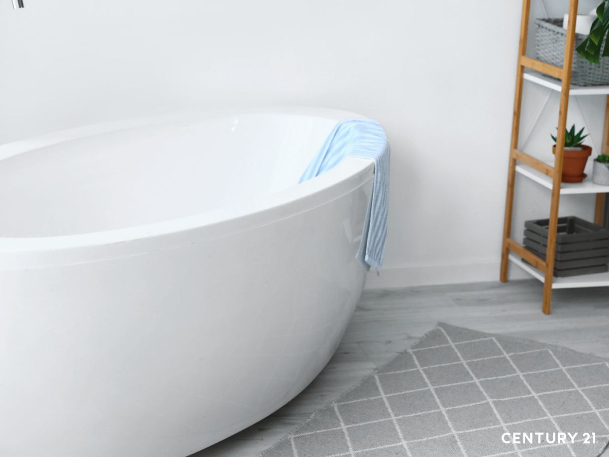 圖／房與浴室濕滑高風險，防跌、防燙、防中毒三件事。（21世紀不動產 提供）