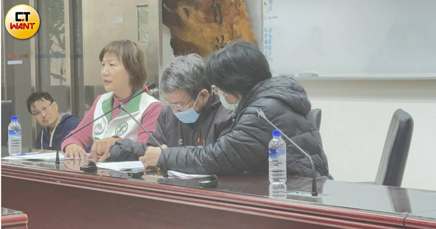 圖/割頸案受害者楊生父母13日召開記者會,楊父情緒激動,在記者會上因憤怒而不斷發抖。(CTWANT 提供)