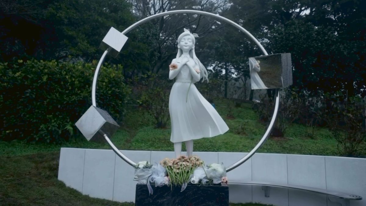 圖／雕像旁配置部分象徵性設計與造型細節，都是具俊曄試圖透過作品傳達情感與愛意。（翻攝 具俊曄 IG）