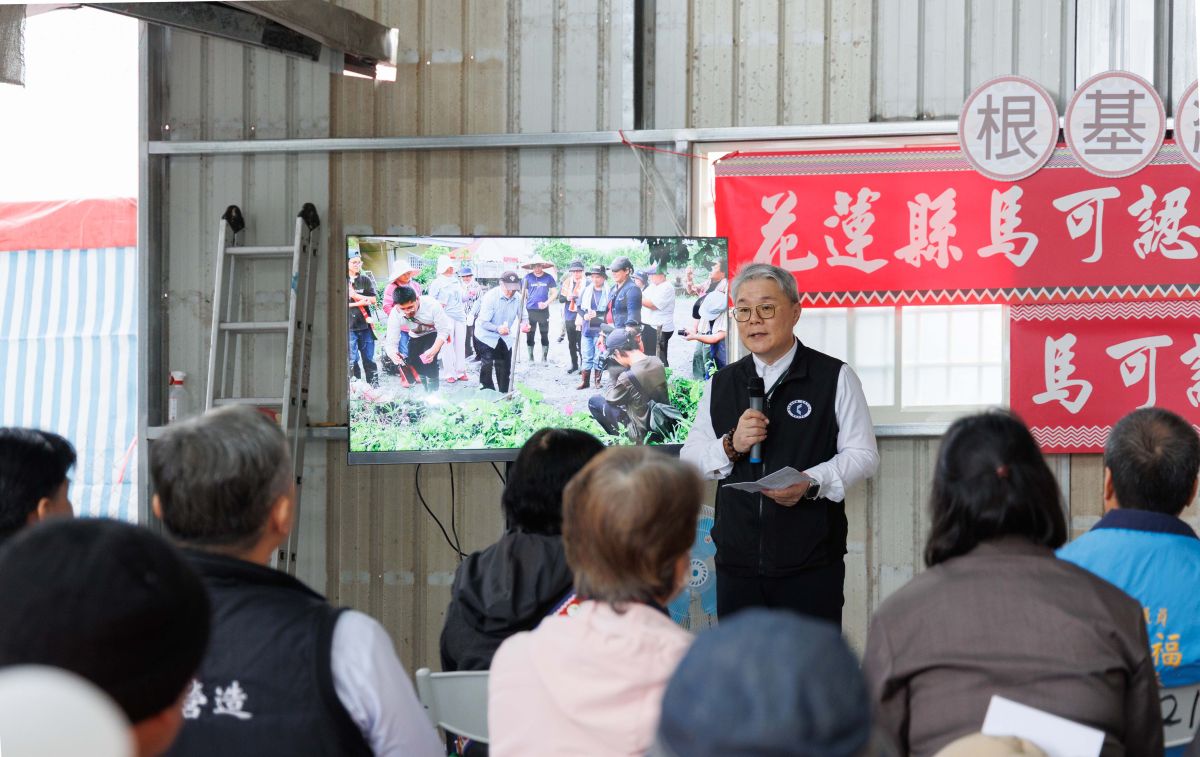 圖／根基營造總經理親赴花蓮光復馬可認文健站，盼據點重啟後讓長輩們的生活更有重心。（根基營造提供）