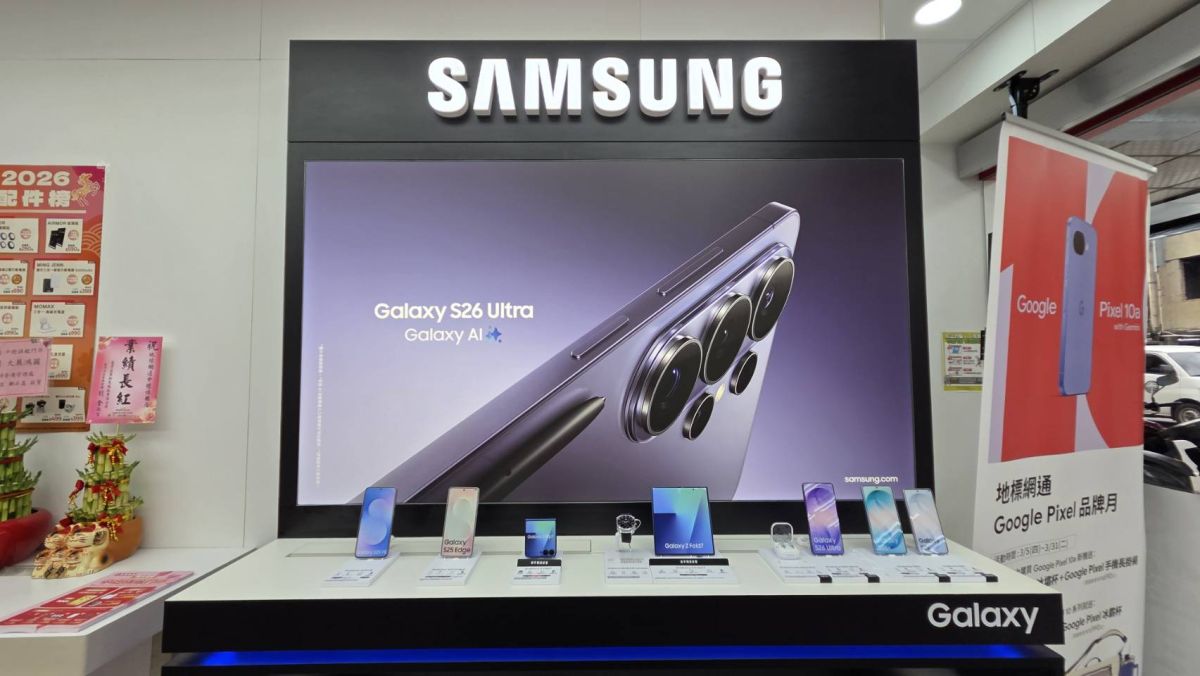 圖／地標網通於此次門市升級特別增設了 Apple, Samsung, Google 等大廠專屬展示櫃位。消費者不僅能在此享受「手機最低價」，更能同步體驗與品牌原廠一致的產品豐富度與旗艦級空間感。（地標網通提供）