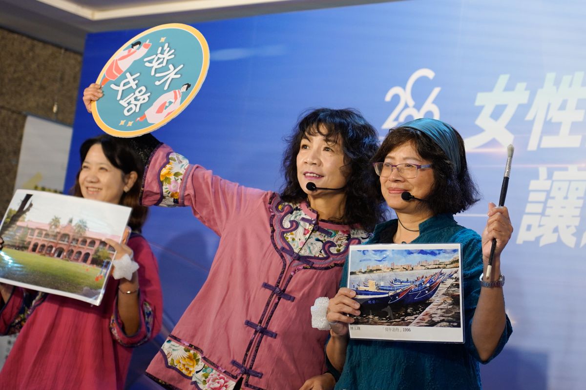 圖/淡水女路帶來開場表演,以情境劇演繹女性在不同人生階段的角色轉換。(新北市政府社會局提供)