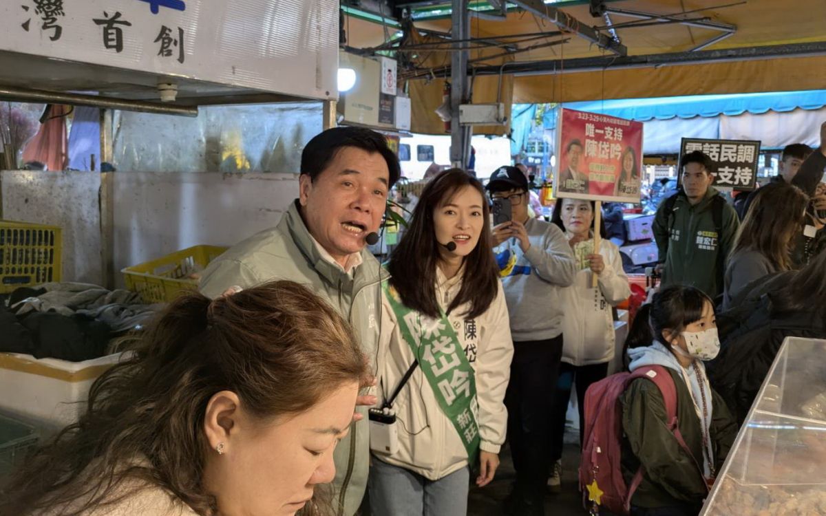 圖／新北市議員鍾宏仁「首度透露自己曾與民進黨立委吳秉叡討論未來大新莊地區的聯合競選布局。（陳岱吟提供）