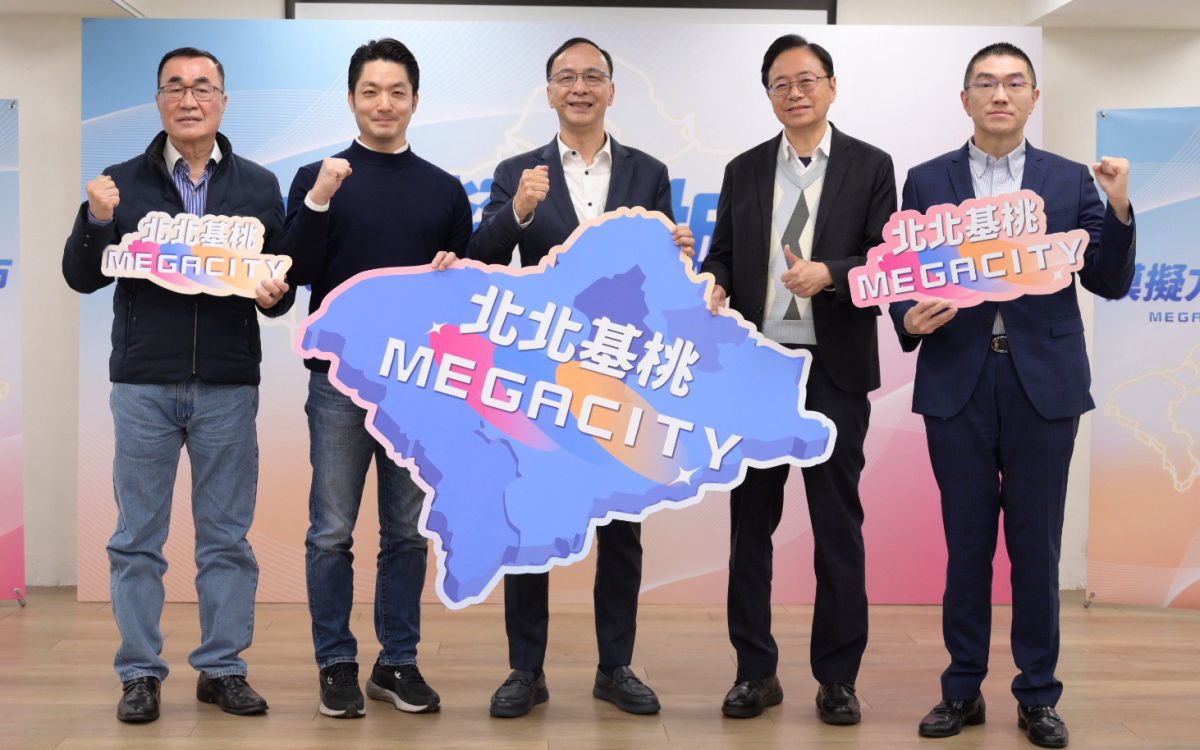 圖／「模擬Mega City：模擬方城市」青年營隊始業式，邀國民黨主席朱立倫擔任總導師，並與台北市長蔣萬安、桃園市長張善政、基隆市長謝國樑及新北市長參選人李四川揭幕。（朱立倫辦公室提供）