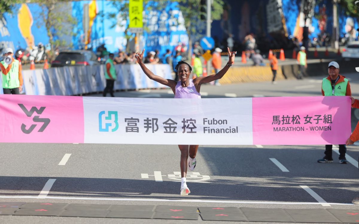 圖/馬拉松女子組肯亞Catherine CHEROTICH,以2小時32分32秒,率先衝線。(新北市政府體育局提供)
