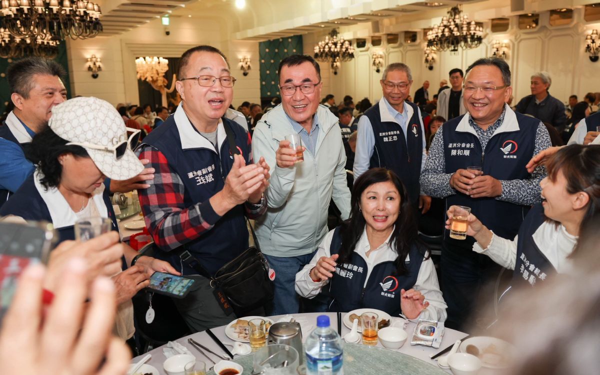 圖／國民黨新北市長參選人李四川今（16）日晚間出席「新北戰警」的新春餐敘。（李四川競選辦公室提供）