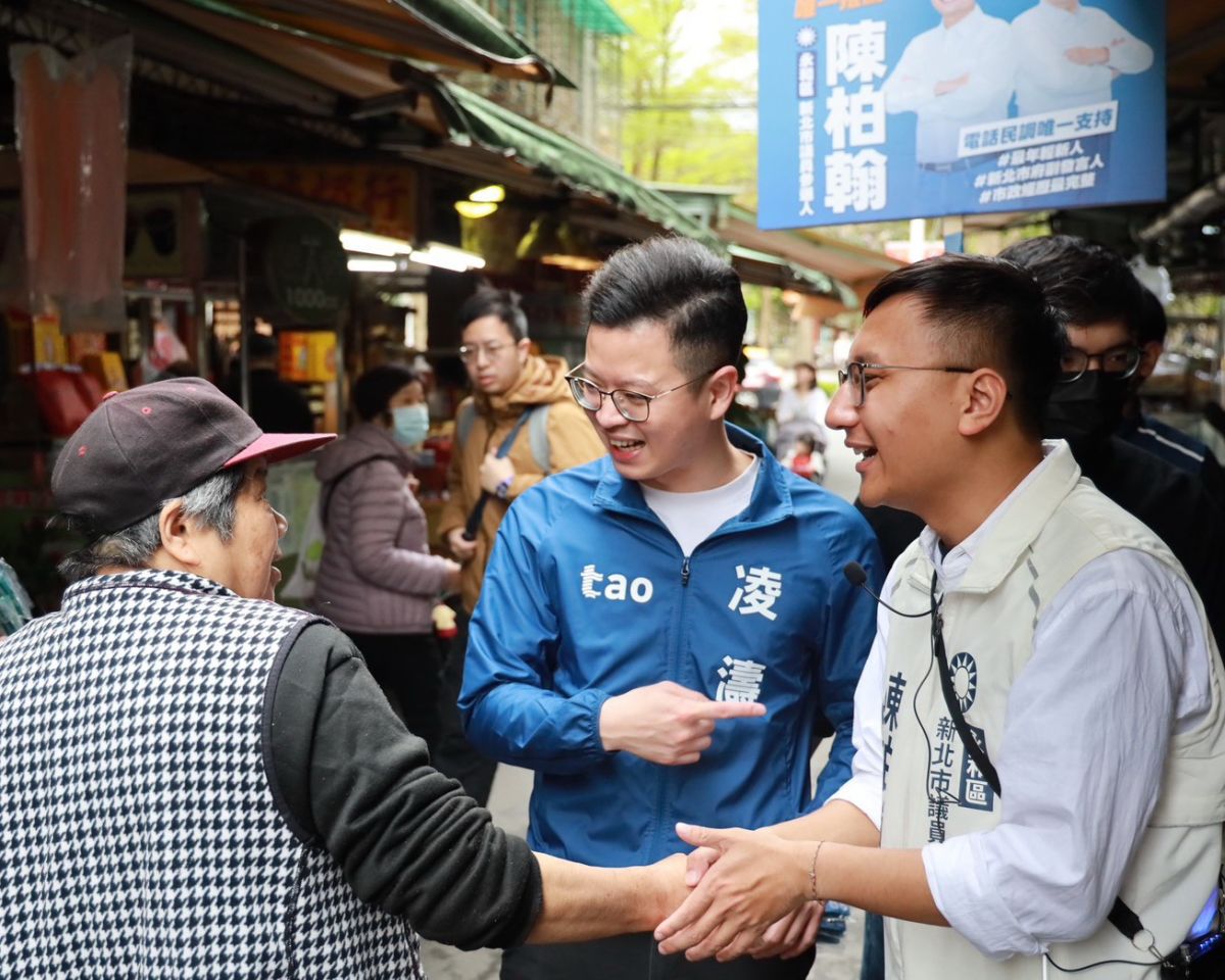 四搶一突圍！陳柏翰合體凌濤掃街　拚初選拚青年出線