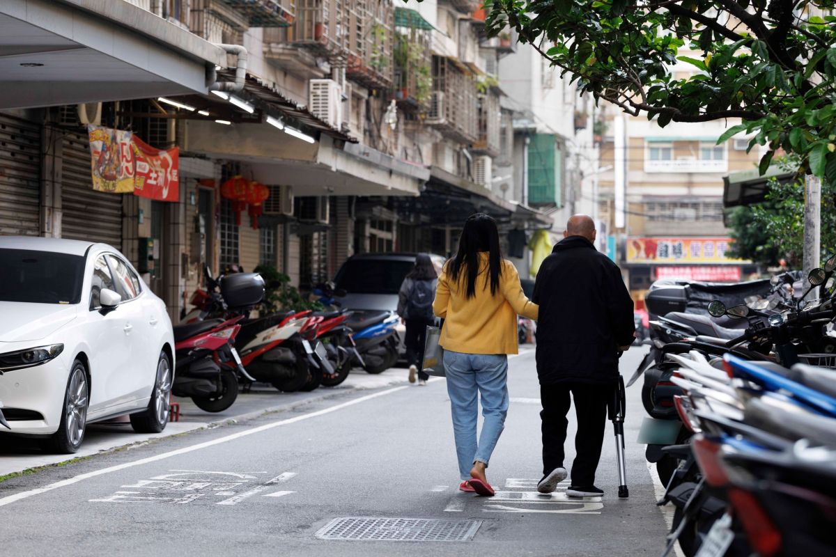 圖/新北市屋齡超過30年的老屋有100萬戶左右,如何解決老舊公寓裝設電梯的其他問題,恐成為新北市長選戰中的重要議題之一。(李四川臉書)