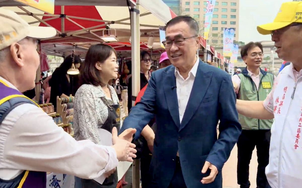 圖／李四川出席「國際同濟會台灣總會北二區」年度大會，並走訪現場攤位與鄉親互動。（李四川競選辦公室提供）