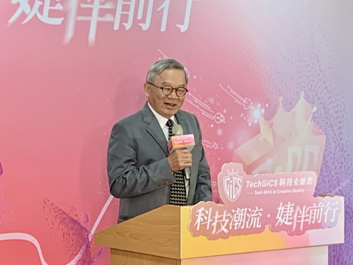 圖/吳誠文主委致詞時指出,在AI時代學習善用工具,就能在各行各業發揮創意,創造創新應用系統,貢獻社會。(記者 石耀宇 攝)