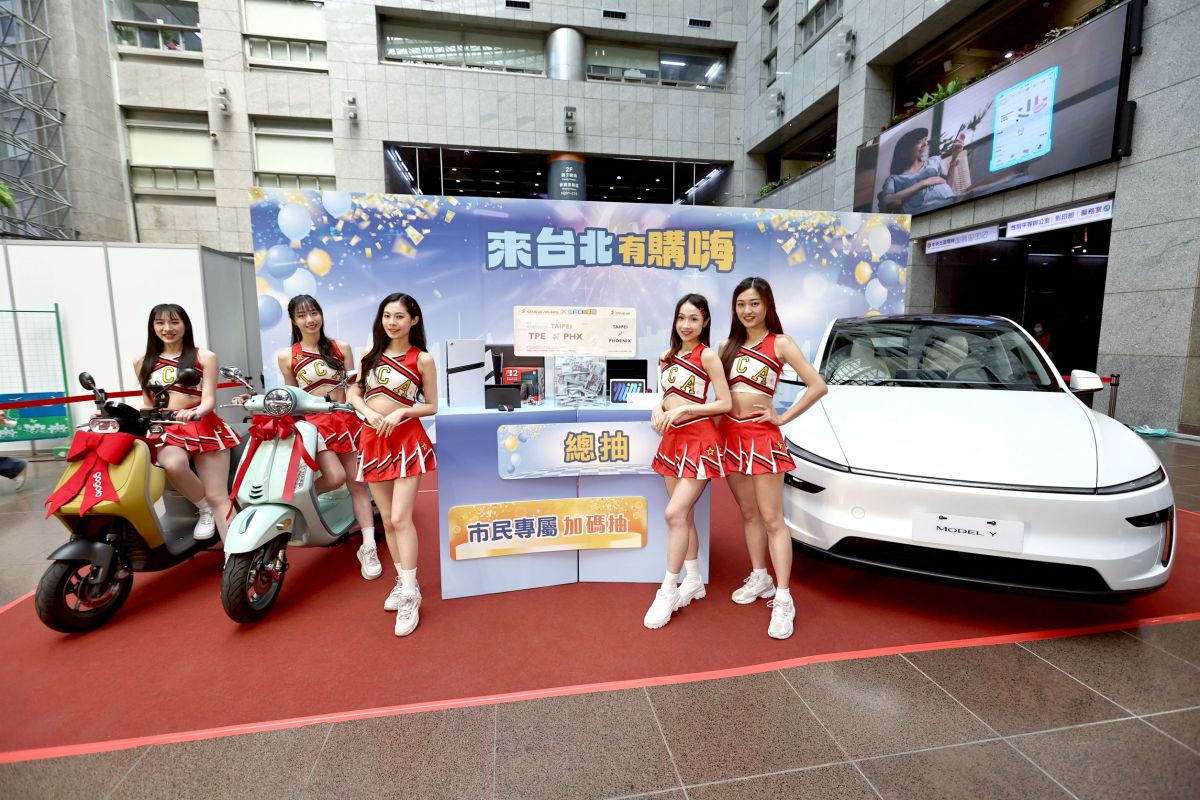 圖/「來台北有夠嗨」現場展示眾所矚目的1,000萬現金、Tesla Model Y等重量級夢幻大獎。(臺北市政府提供)
