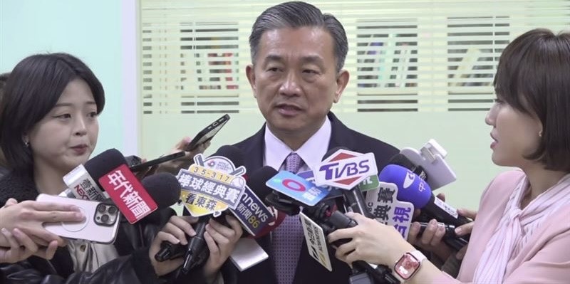 圖／王定宇被爆婚內出軌、奪人小三，稍早親上火線一一駁斥。（翻攝畫面）