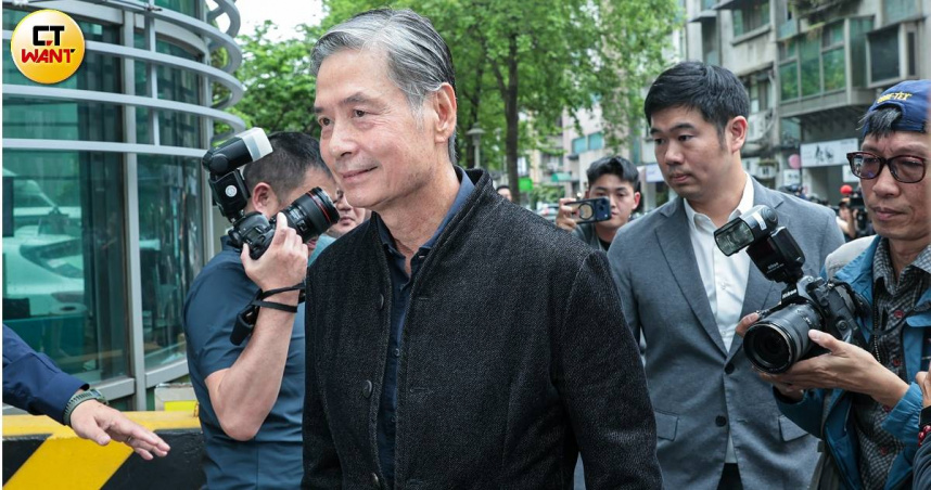 圖/國安會前秘書長金溥聰31日前往刑事局,針對AI影片提告妨害名譽。(CTWANT 提供)