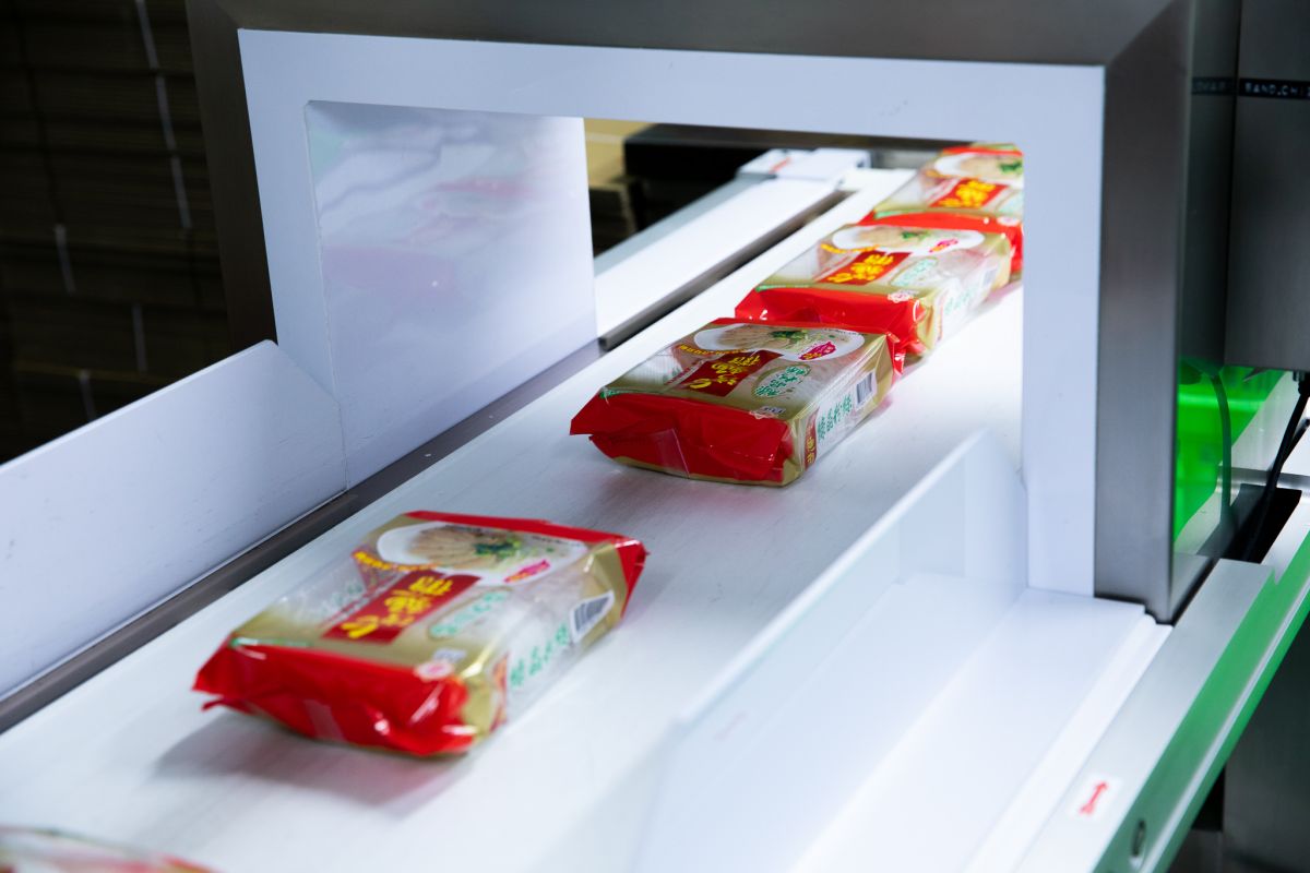 圖／日正食品創新專利製程，並結合AI提升產線效能及開發符合市場需求的產品。（日正食品提供） 