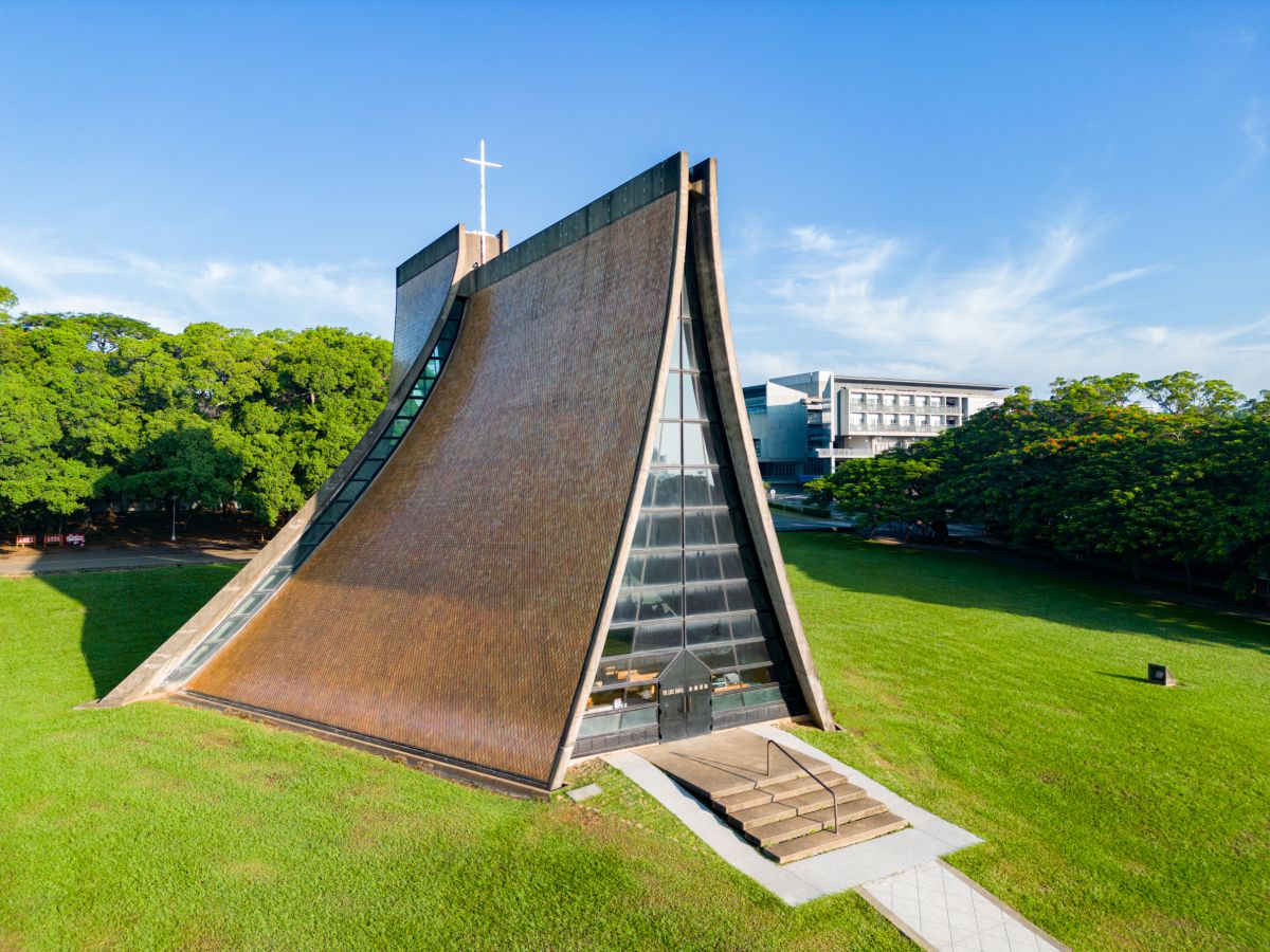 圖／《遠見雜誌》最新公布的「2026企業最愛大學生暨實習生調查」結果顯示，東海大學再度蟬聯「私立一般大學實習生」中部私校第一名。（東海大學提供）