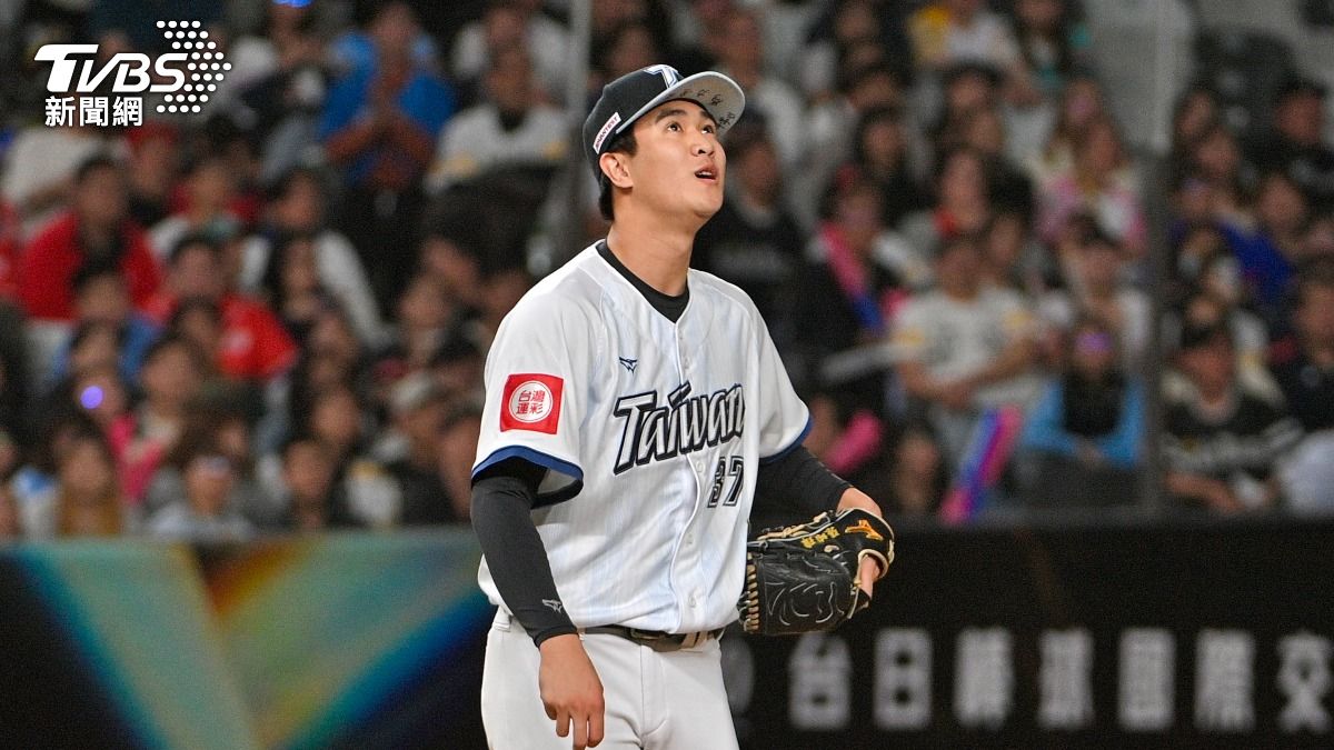 圖/總教練曾豪駒也宣布先發陣容,由軟銀鷹張峻瑋先發。(TVBS 提供)