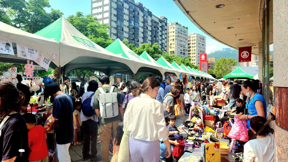 圖／適逢兒童節連假，4月3日至4月6日特別攜手天母商圈發展協會舉辦「歡樂童趣親子市集」，現場除了小老闆二手市集外，還有與乖乖、滿天星合作的見面會及小老闆拍賣會。（大葉高島屋提供）