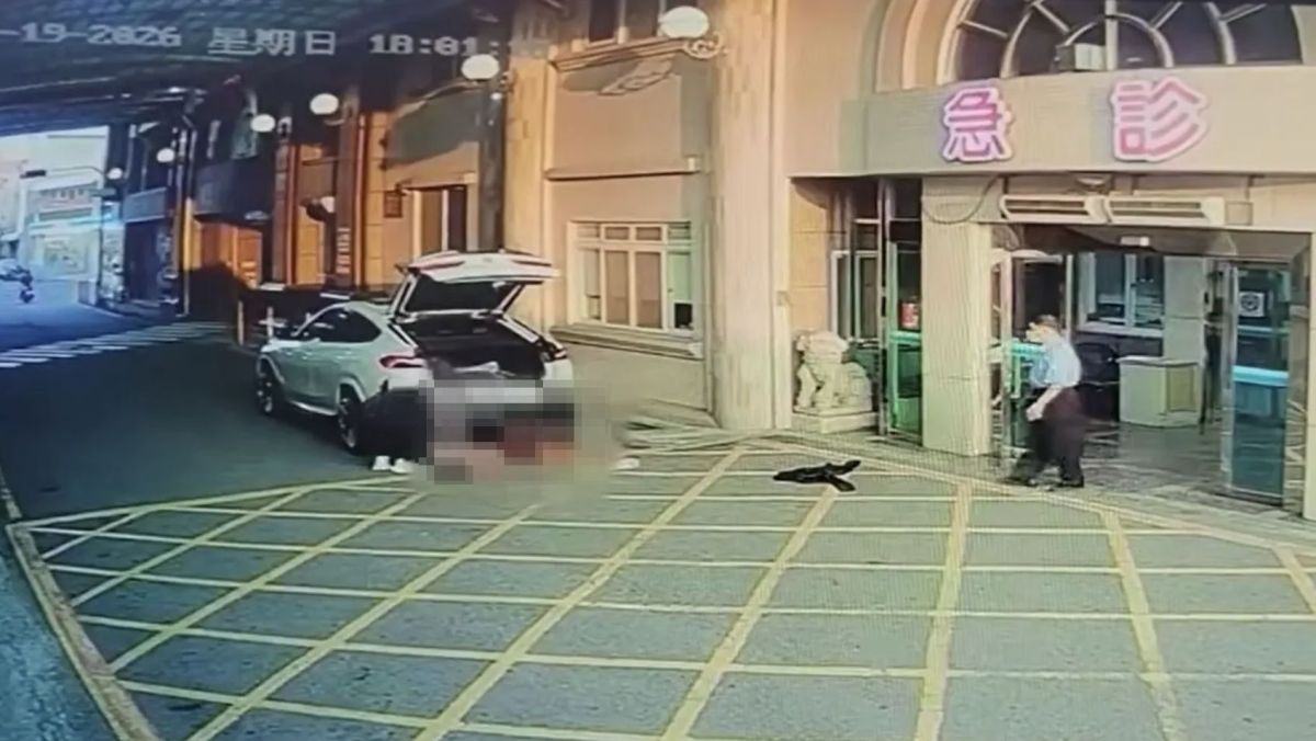 圖／屏東縣一名31歲徐姓男子被人載至寶建醫院急診室外後棄置，身上多處受傷。（翻攝網路）