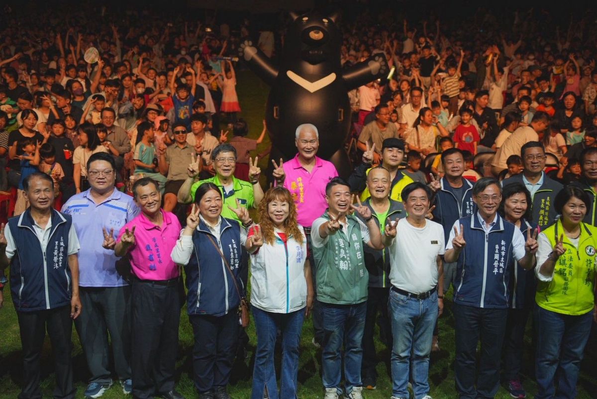 紙風車吸五千人潮　吳琪銘、吳昇翰父子衝選戰氣勢