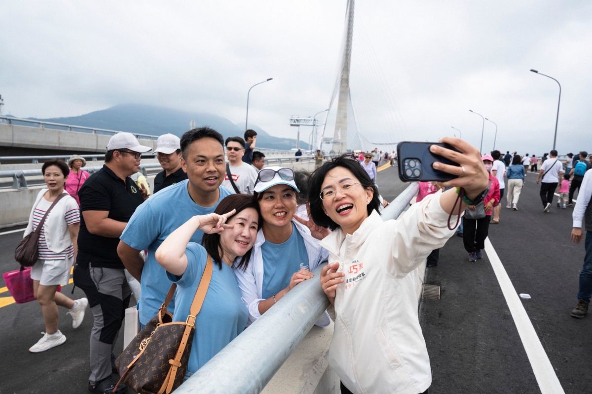 淡江大橋機車道惹議　江怡臻轟蘇巧慧噤聲