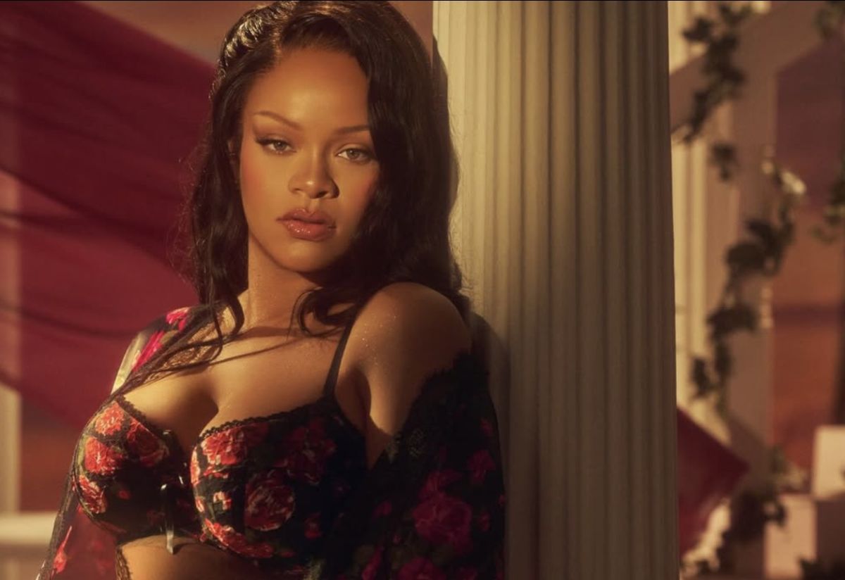 圖/西洋音樂天后兼美妝大亨蕾哈娜(Rihanna)帶著自創品牌Fenty Beauty進軍印度市場。(翻攝 蕾哈娜 IG)