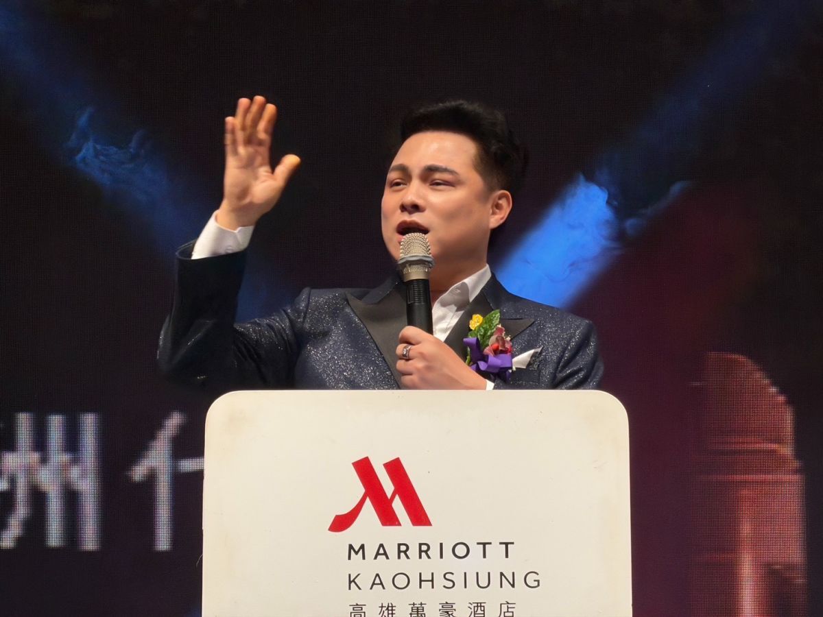 圖／全球真愛董事長何詠允先生與領袖們暢談全球真愛保養品的未來藍圖。（全球真愛提供）