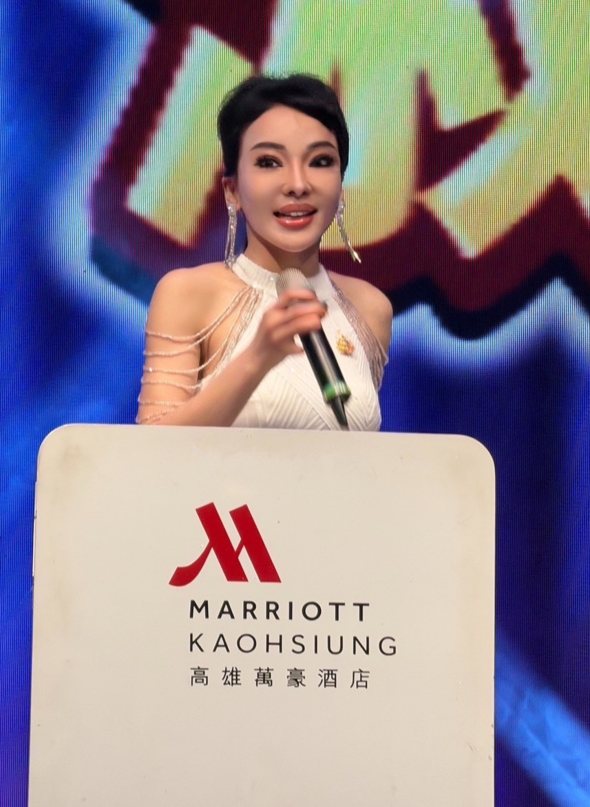 圖／全球真愛執行長高淑華女士激情演講，令在場與會貴賓們為之動容。（全球真愛提供）