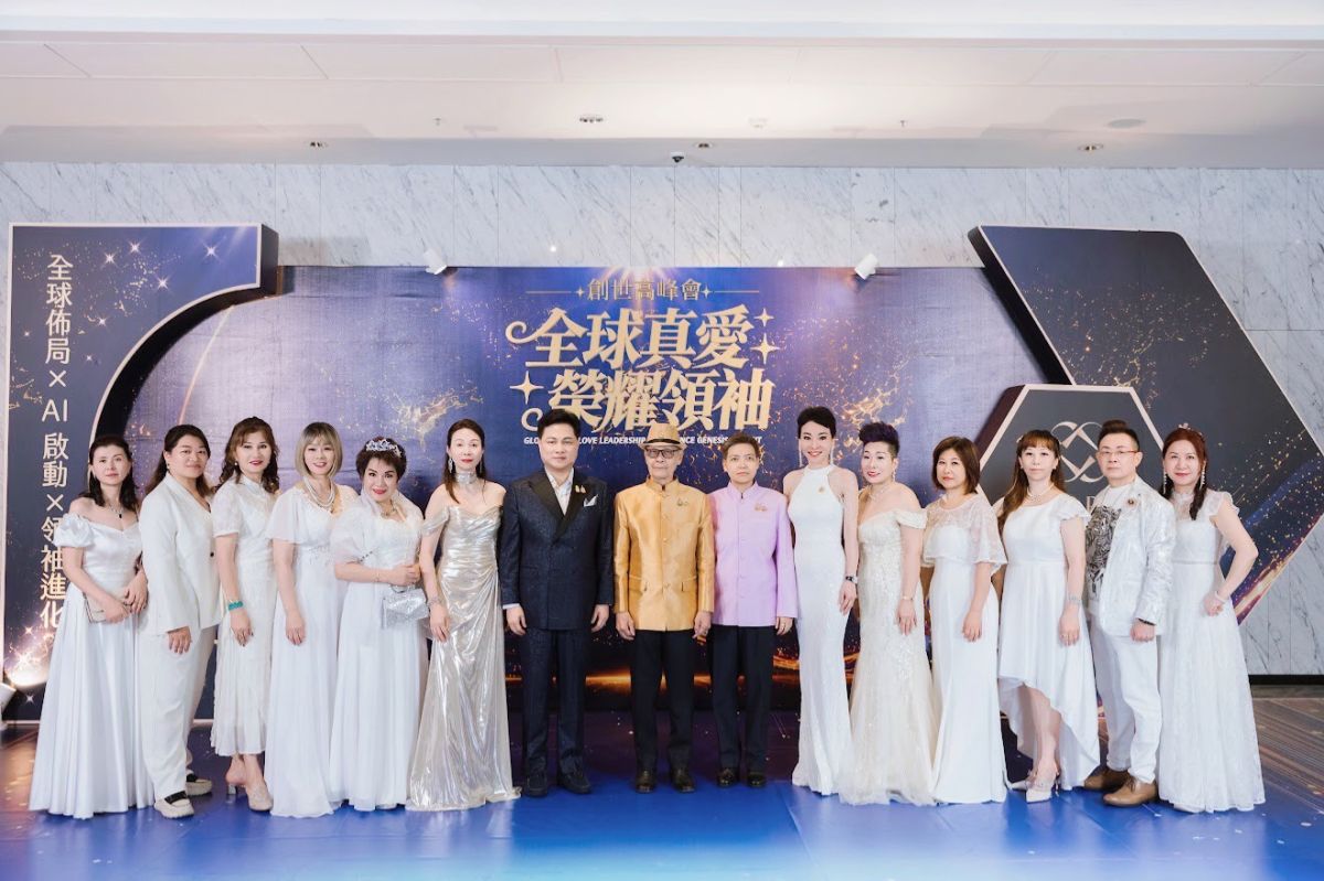 圖／全球真愛董事長何詠允先生與執行長高淑華女士，親自率領全球真愛領導們與泰國親王旺猜·那瓦拉殿下和丹迪·那瓦拉郡主合影。（全球真愛提供）