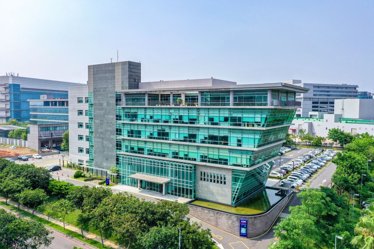 圖／利晉工程【營造實績】：座落華亞科技園區之台灣艾司摩爾（ASML）研發中心，體現其承攬國際級科技設施的實績基礎。（創意家行銷提供）