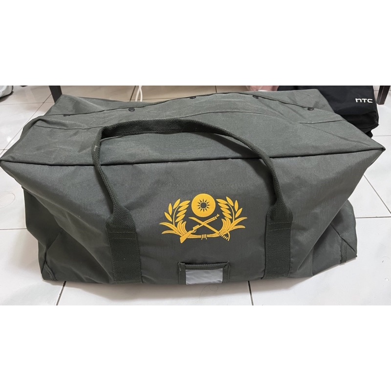 圖／建議計畫前往日本採購的旅客，與其特地到唐吉訶德購買行李袋，不如改帶國軍配發的「黃埔包」。（翻攝 Google）