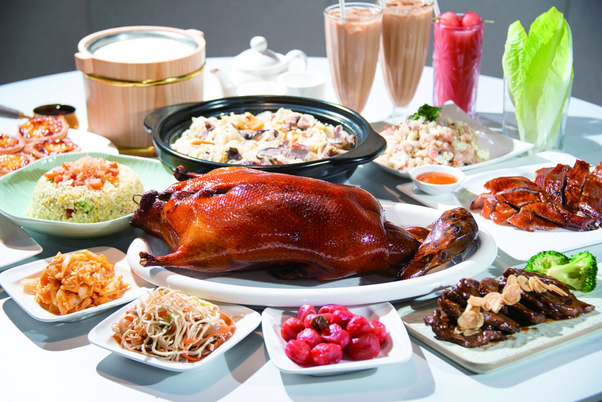 圖／「糖朝」6人套餐推薦價5,880元，主打明爐櫻桃烤鴨與原木桶豆花，讓家族團聚變的更親密。（大葉高島屋提供）