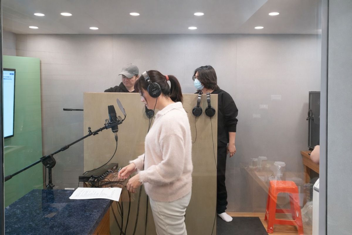 圖／全新原創廣播劇，《宅爾摩斯的萬事屋》真實情境改編如火如荼的錄製現場。（咳咳文化聯盟提供）