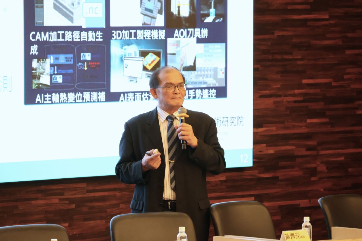 圖／胡竹生強調，企業導入AI的目的，不應僅止於降低成本，更應著重於提升產品附加價值與市場售價，才能真正轉化為企業的競爭優勢與營收成長動能。（東海大學提供）
