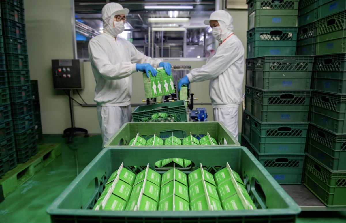 圖／勤億提供的客製化液蛋皆在符合國際級食品安全規範的廠房內生產，並經過嚴格的連續式高溫殺菌處理，從源頭大幅降低沙門氏菌等病原體的威脅。（勤億蛋品 提供）