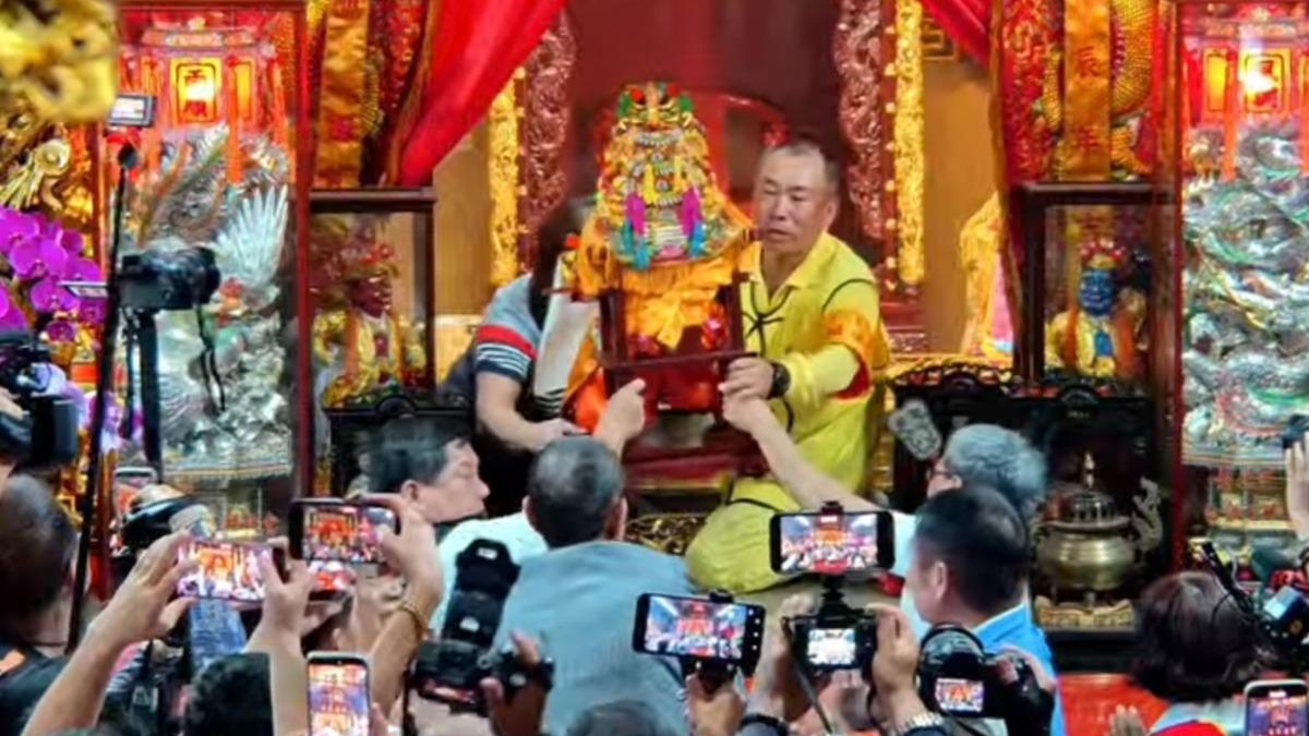 圖／媽祖入神房安座後，神房前紅色布幔會掩蓋起來。（TVBS 提供）
